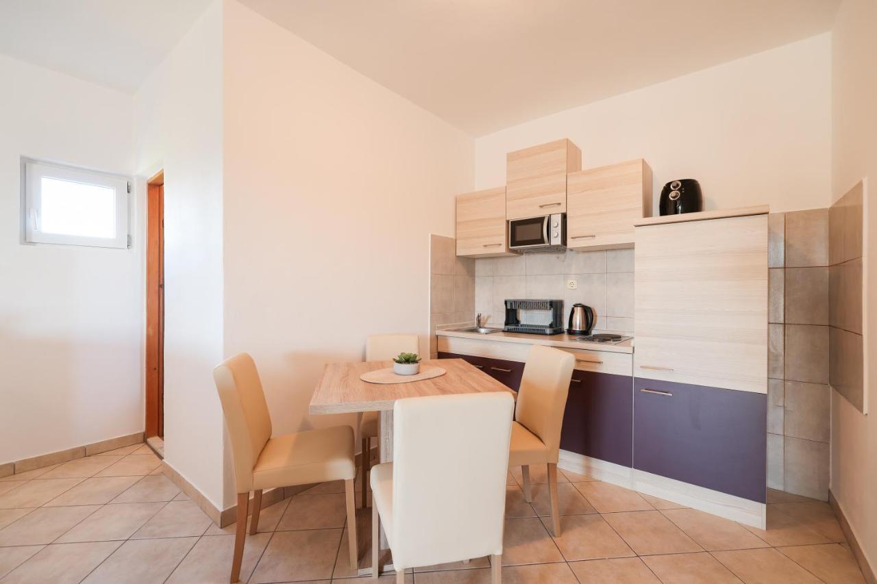 Apartments Miky فرسي المظهر الخارجي الصورة
