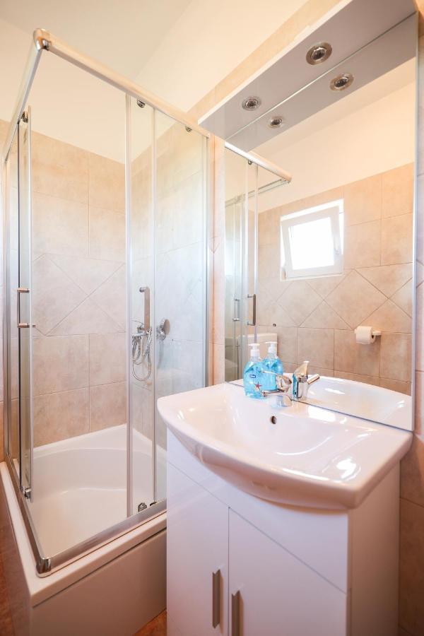 Apartments Miky فرسي المظهر الخارجي الصورة