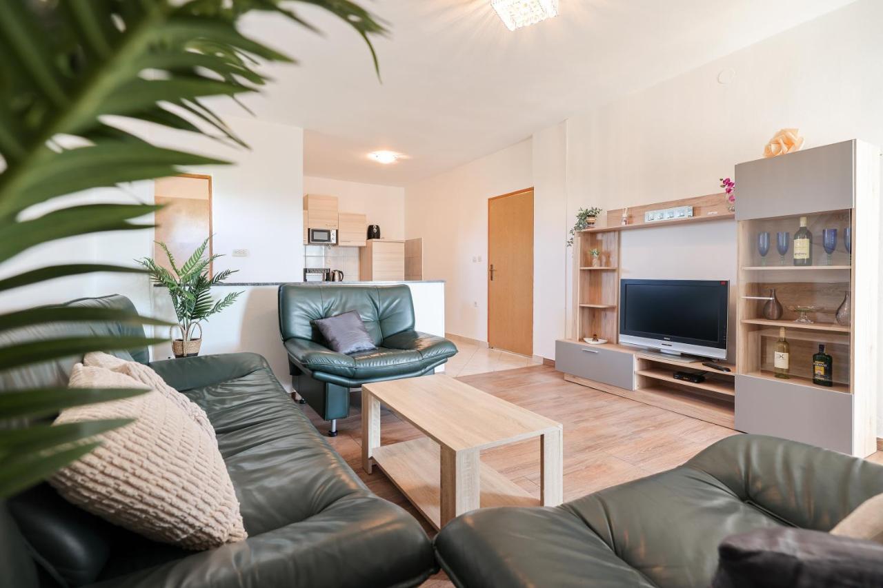 Apartments Miky فرسي المظهر الخارجي الصورة