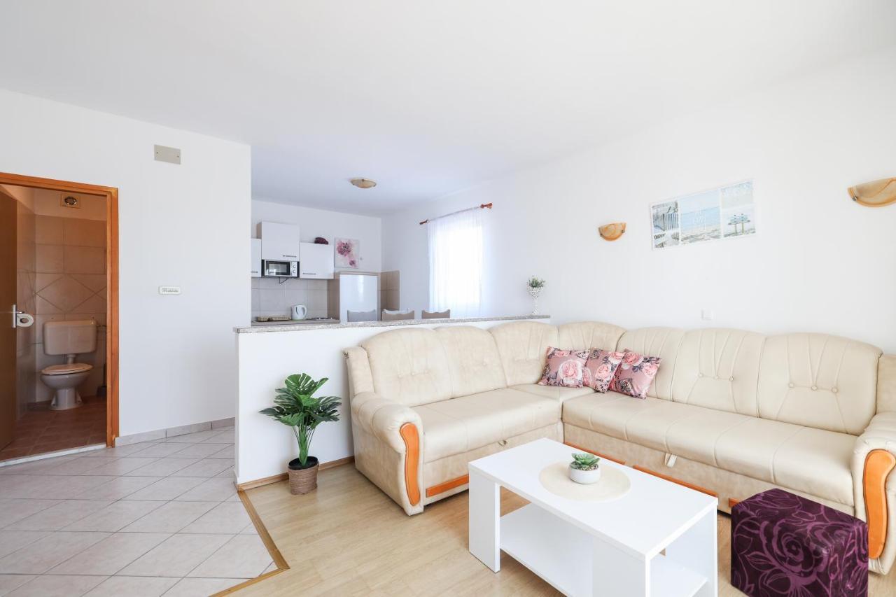 Apartments Miky فرسي المظهر الخارجي الصورة