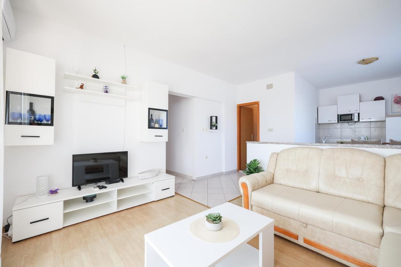 Apartments Miky فرسي المظهر الخارجي الصورة
